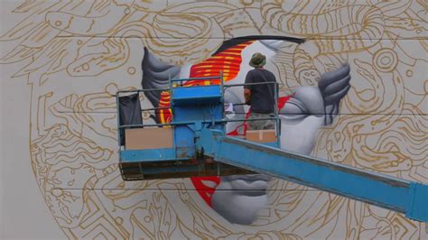 VERSACE x POW! WOW! MURAL BY TRISTAN EATON on Vimeo